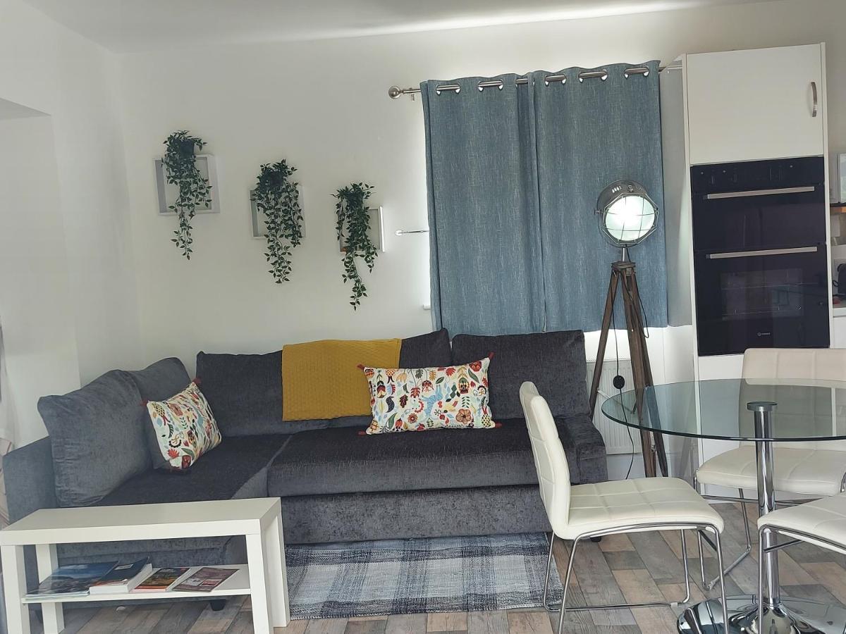 Bunlin Heights Self Catering Studio มิลฟอร์ด ภายนอก รูปภาพ